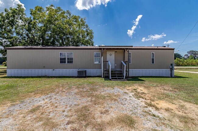 Building Photo - *Great Location!* 2 Bedroom | 2 Bathroom Singlewide in Goldsboro *Lawn Care Included!*