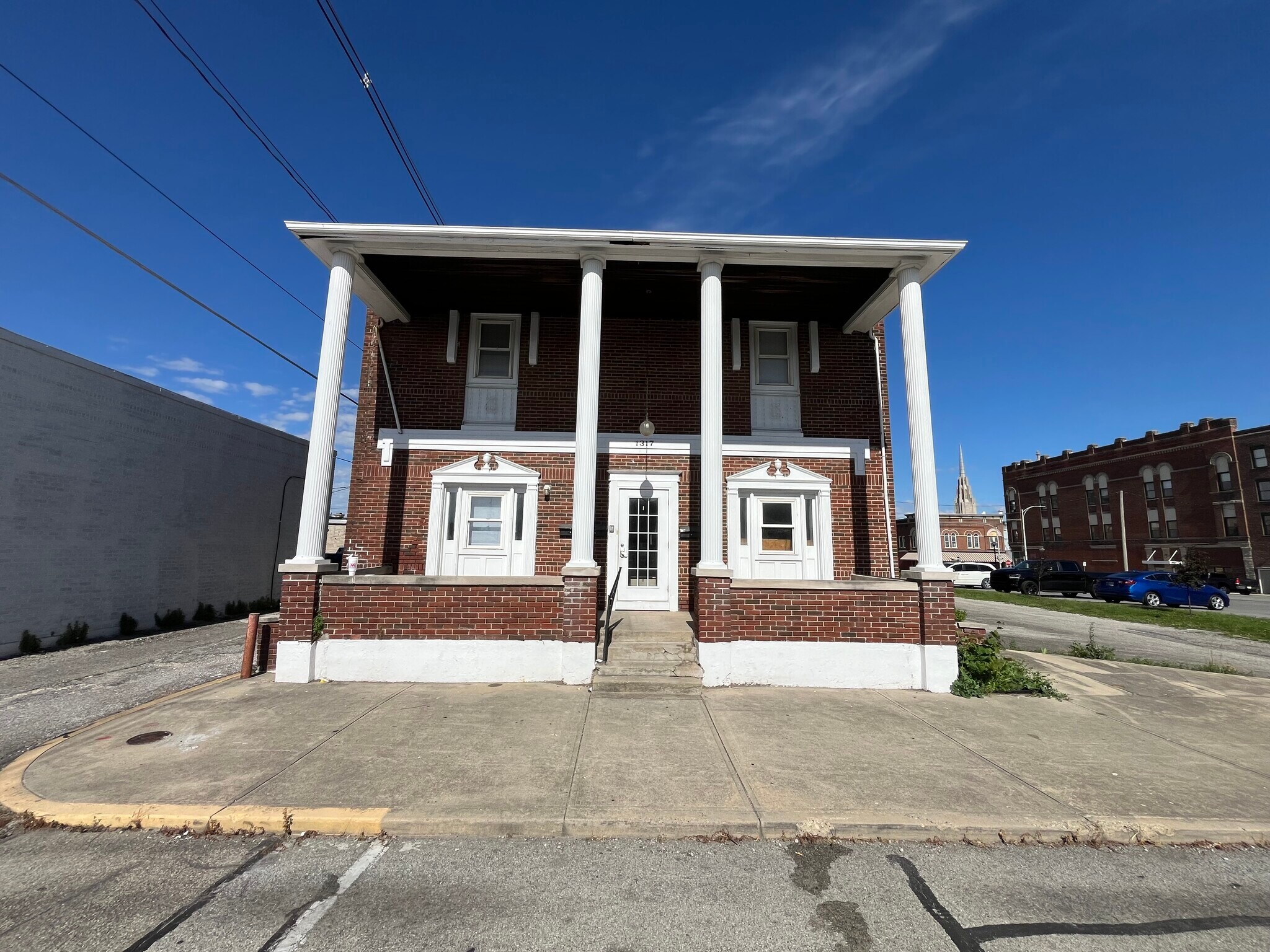 Building Photo - 1317 Main St