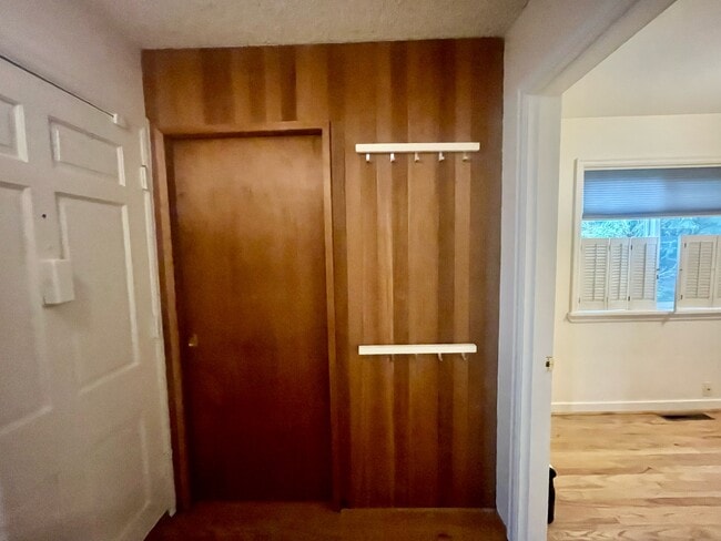 Building Photo - 3245 31st Ave W