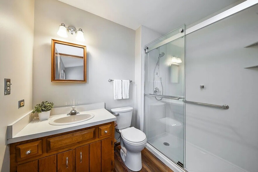 Building Photo - 2264 Briarhill Dr
