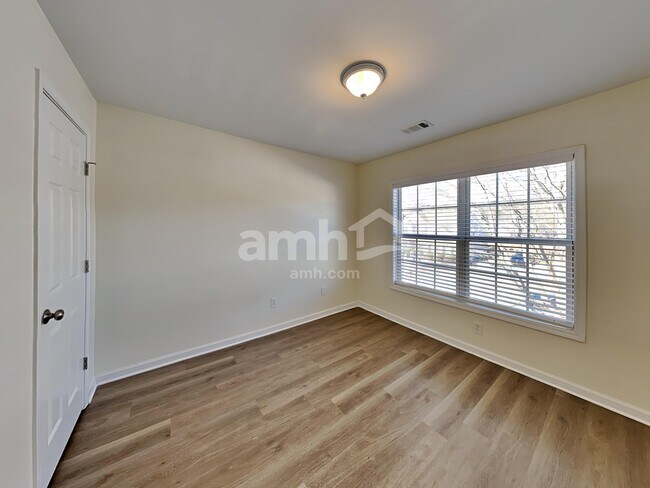 Building Photo - 811 Buffington Way