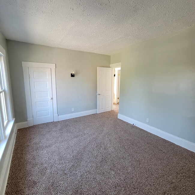 Building Photo - 221 S Highland Ave