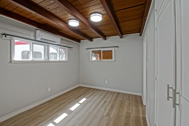 Building Photo - 1534 Mathews Ave