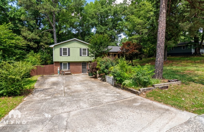 Building Photo - 2559 Park Dr