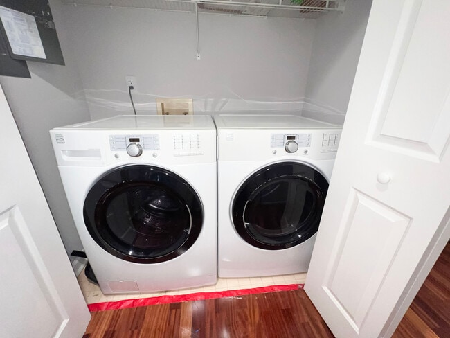 Building Photo - 221 New Kent Pl