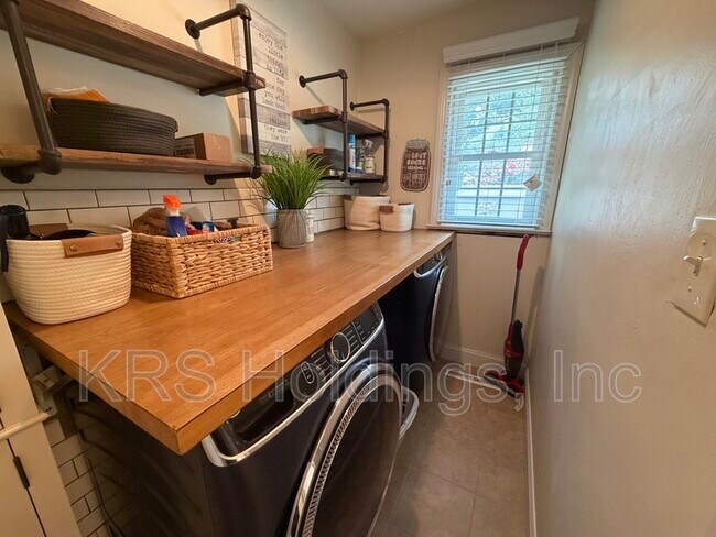 Building Photo - 1520 Woodside Ct