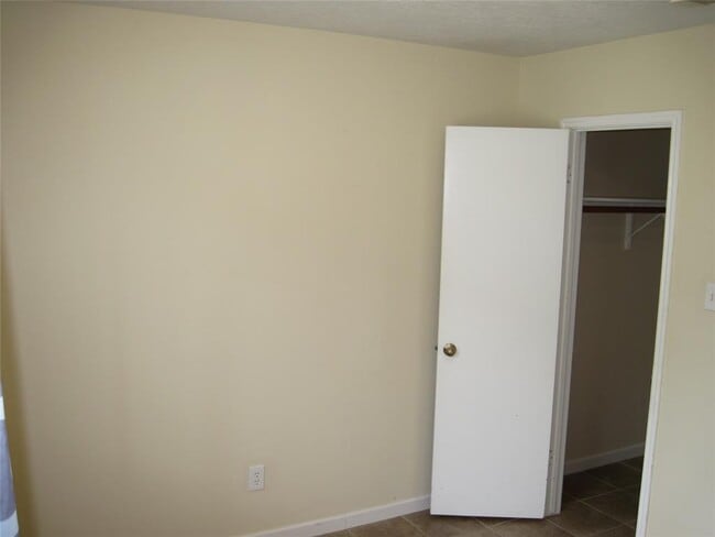 Building Photo - 10326 Bushy Creek Dr