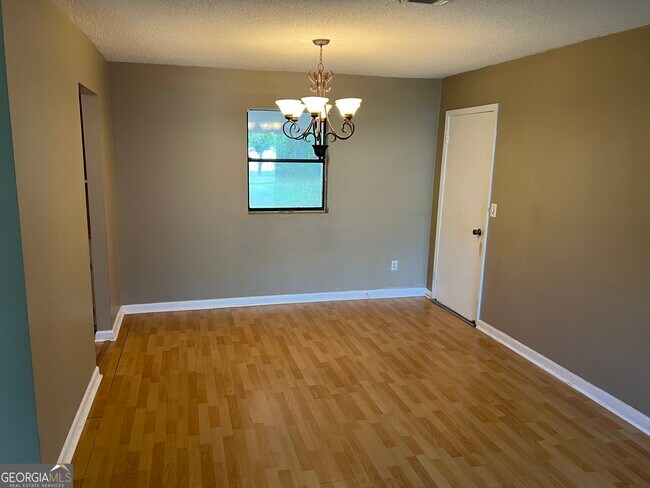 Building Photo - 203 Courtney Pl