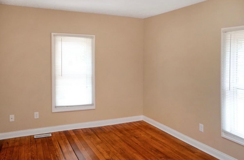 Building Photo - 916 Zeeland Ct NE