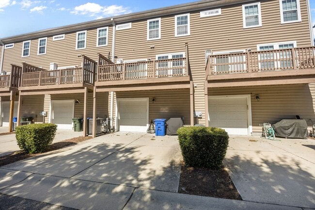 Building Photo - Beautiful Townhome for Rent in Virginia Beach With Free Internet!