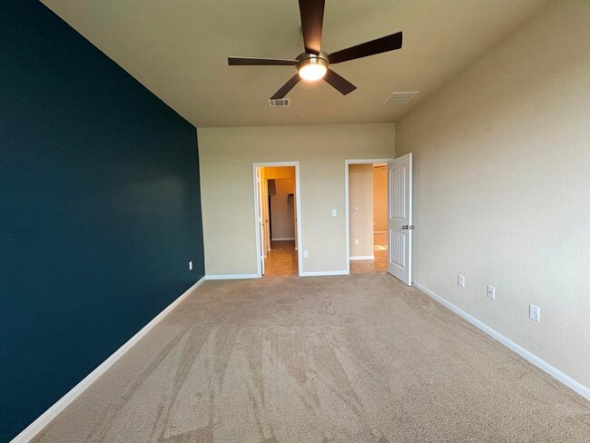 Building Photo - 2880 Donnell Dr