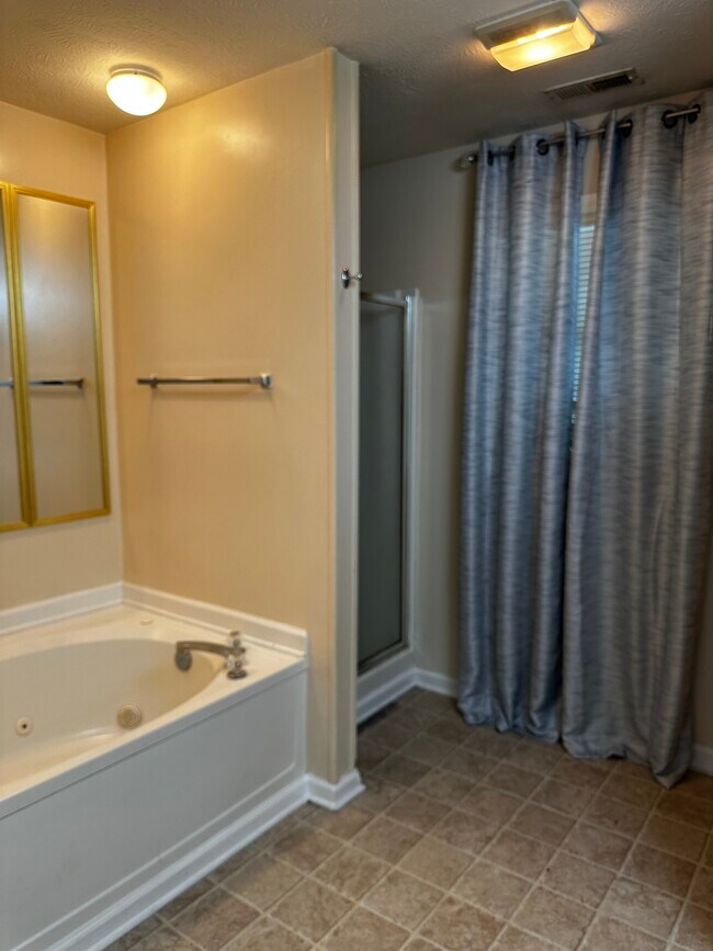 Building Photo - 241 Waterdown Dr