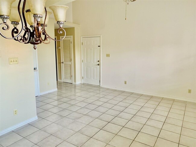 Building Photo - 205 Martingale