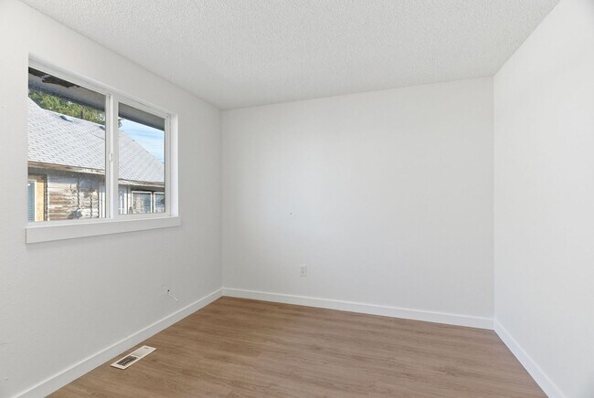 Building Photo - Newly Remodeled North Spokane Home – Convenient Location Near Parks & Shopping