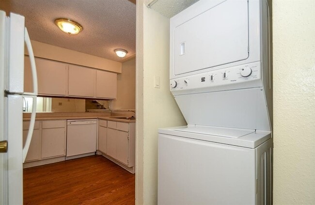 Building Photo - 6361 Cattails Ln