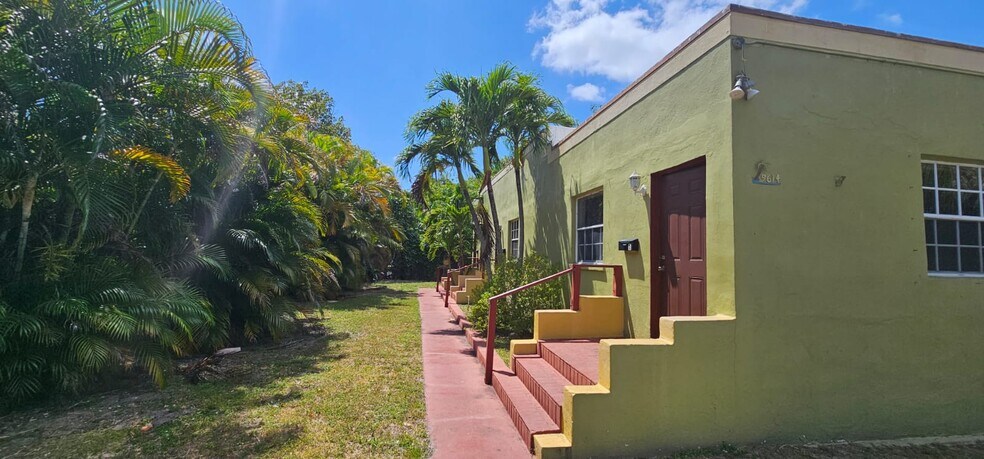 Primary Photo - 9614 NW 5th Ave