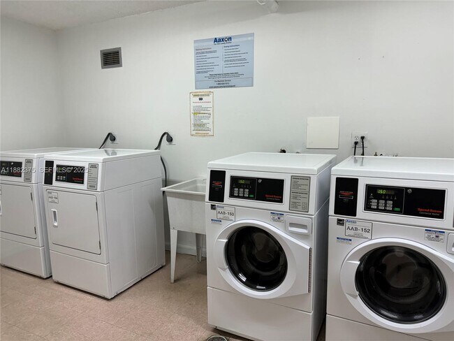 Building Photo - 230 174th St