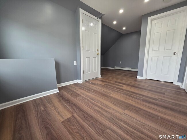 Building Photo - 68-70 Westfield Avenue Unit