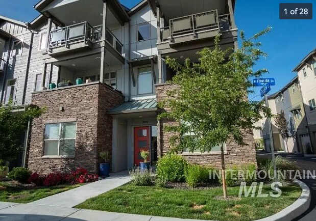 Primary Photo - 4212 N Freeride Ln