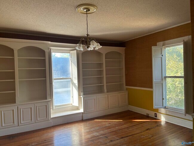 Building Photo - 620 Sherman St SE