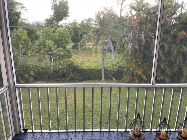 Building Photo - 1337 Center Ln