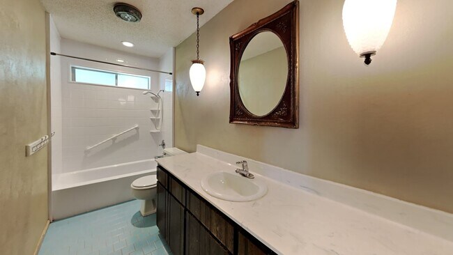 Building Photo - 3 Bedroom 2 Bathroom Home near Chisholm Creek, Quail Springs, and Highway 74 & the turnpike