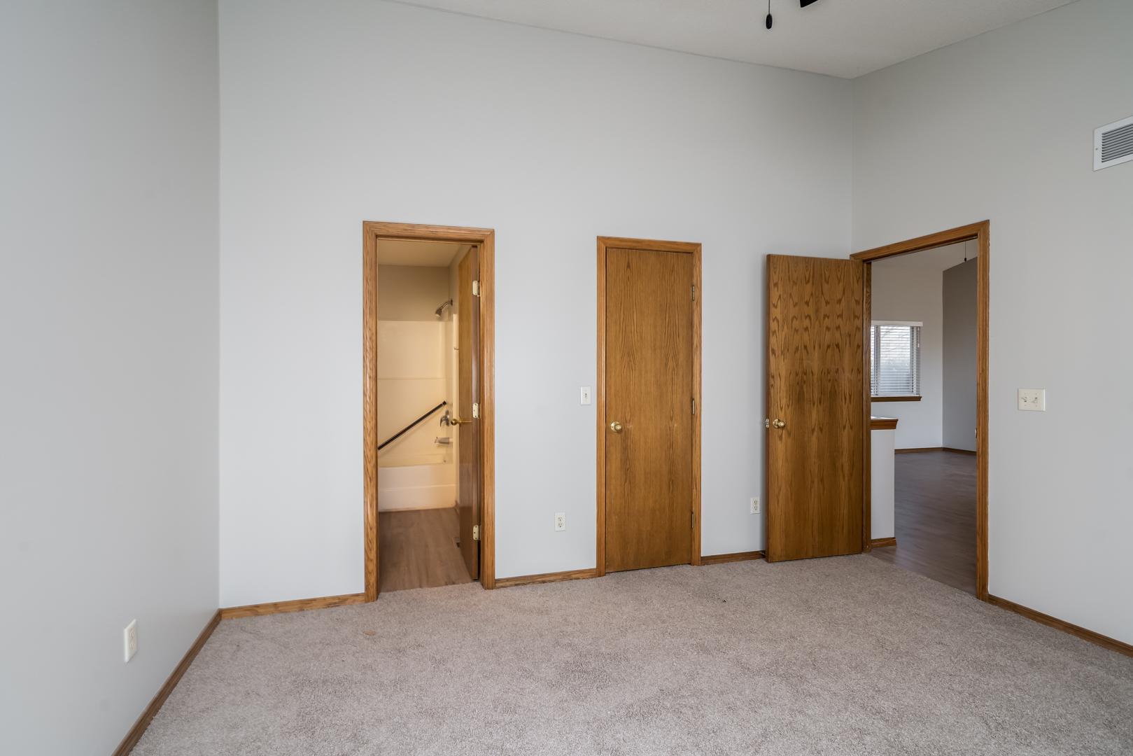 Master Bedroom, Walk in Closet, Bath - 6317 Quail Ridge St