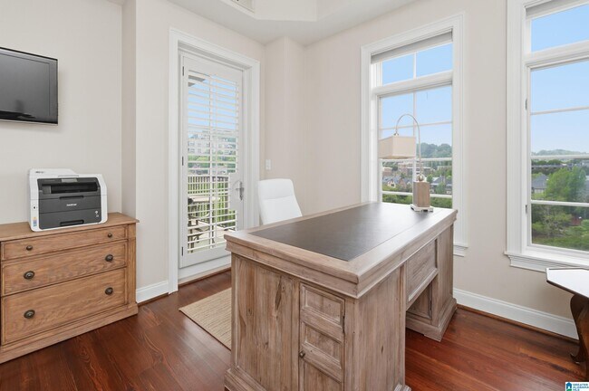 Building Photo - 2600 Highland Ave