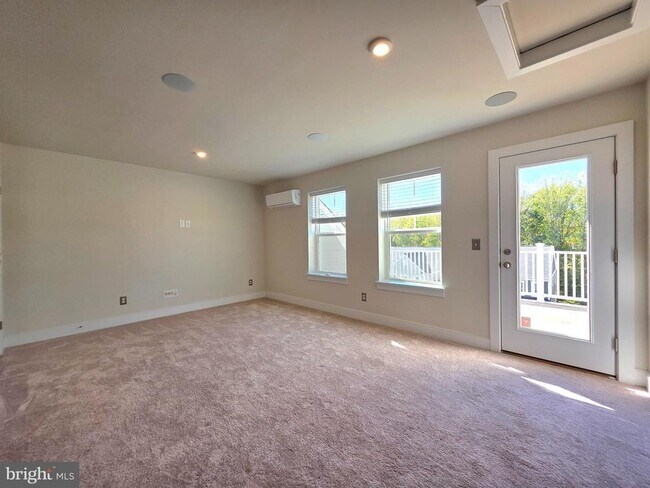 Building Photo - 1552 Meadowlark Glen Rd