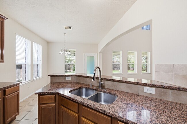 Building Photo - 2117 Rushing Spring Dr