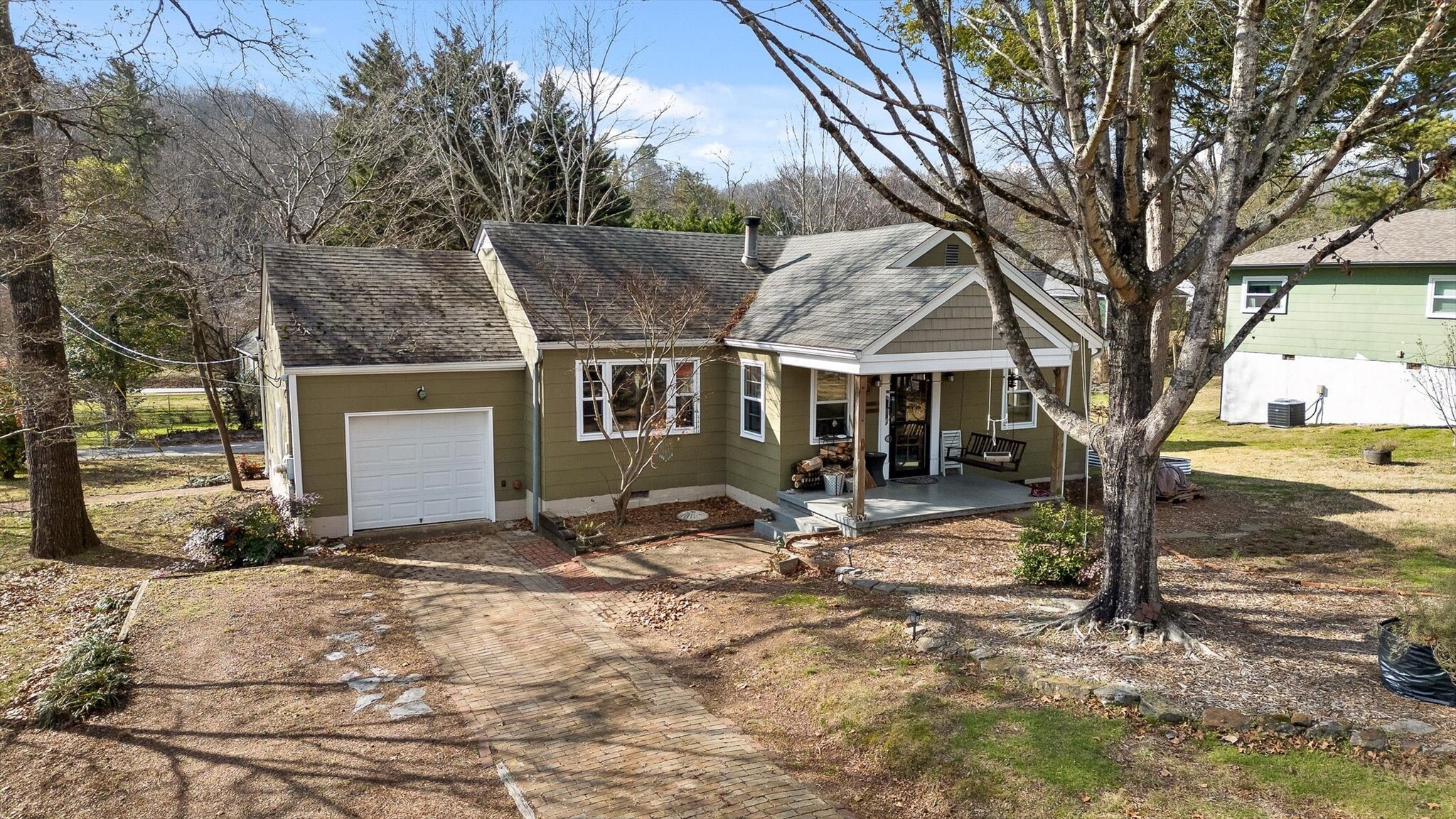 Building Photo - 844 Linden Hall Rd