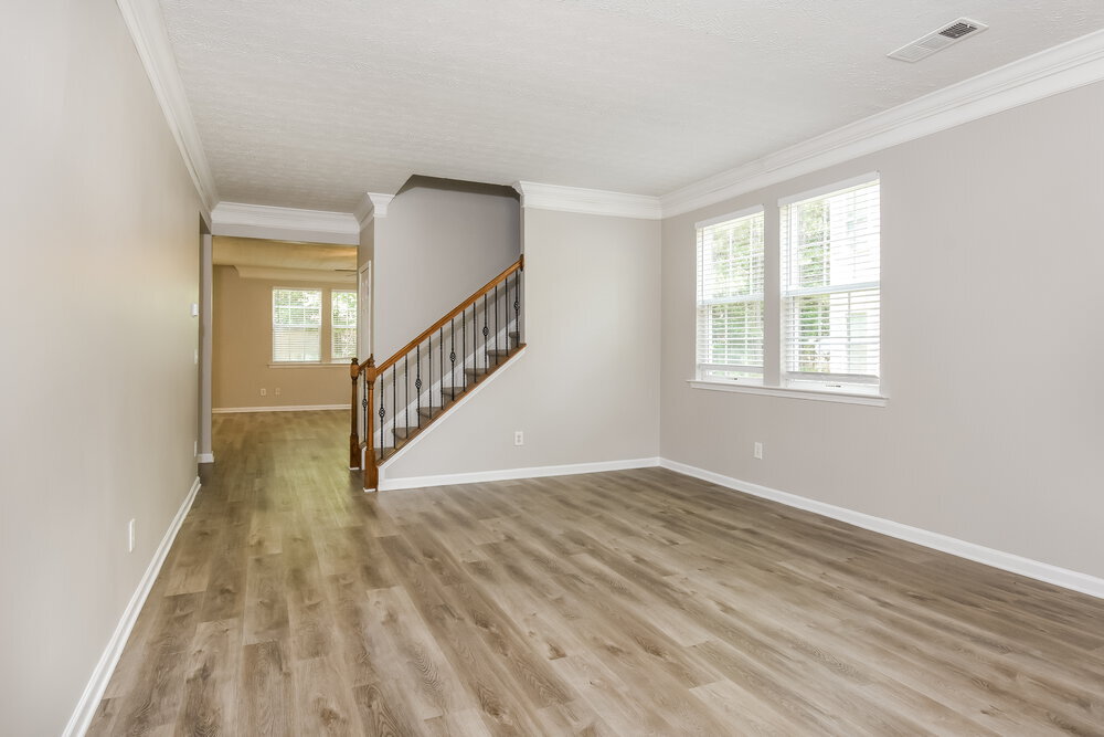 Building Photo - 2110 Valley Creek Dr
