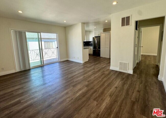 Building Photo - 2040 S Sherbourne Dr