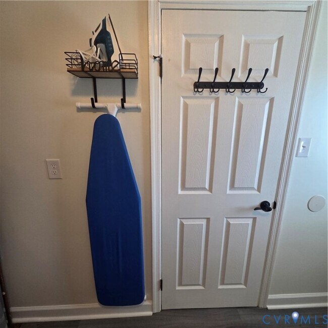 Building Photo - 9005 Pine Hill Rd