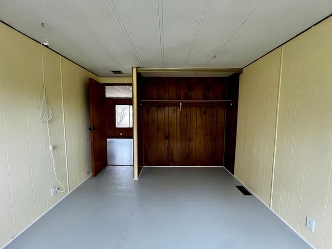 Building Photo - 721 S 83rd Ave