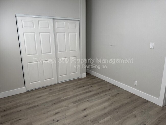 Building Photo - 2028 Chestnut Ave