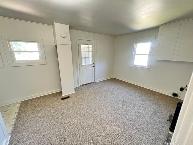 Building Photo - Adorable Shadle Bungalow - 2 Bed, 1 Bath +...