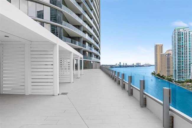 Building Photo - 300 Biscayne Blvd Way