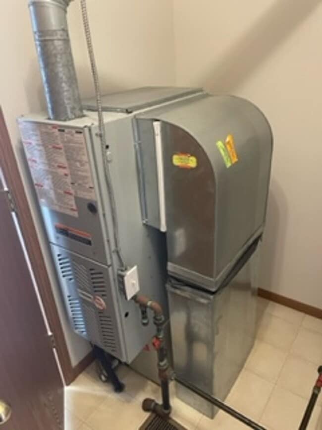 Building Photo - 2413 Morning Dawn Dr