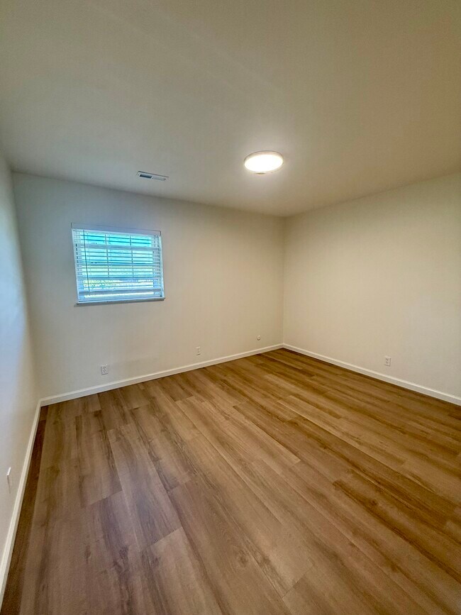 Building Photo - Bayberry Apartment