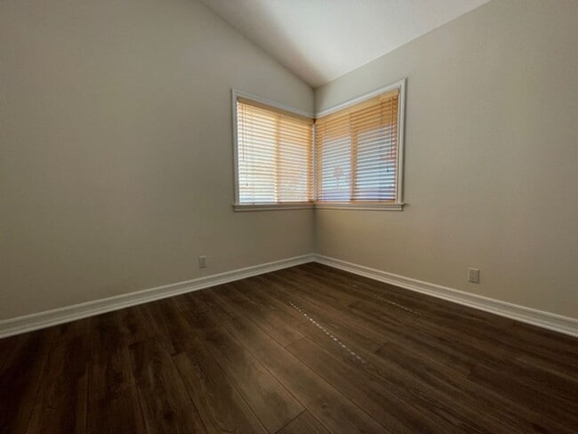 Building Photo - BEAUTIFUL 4 BEDROOM + 3 BATHROOM HOUSE IN SANTA CLARITA AVAILABLE NOW!