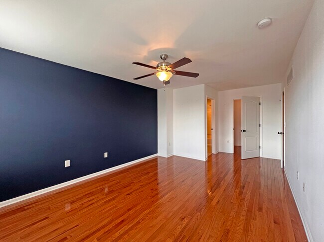 Building Photo - 4170 Bunker Hill Dr N