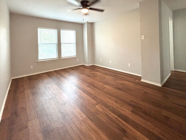 Building Photo - Beautiful 3 Bedroom Home with Loft | 2.5 B...