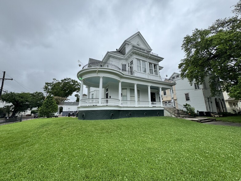 Building Photo - 4217 Danneel St