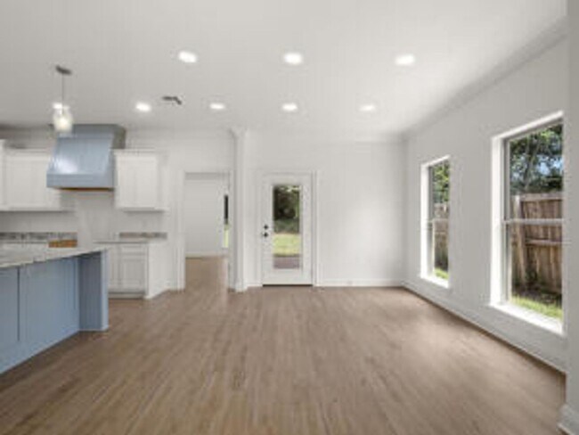 Building Photo - 1281 Miller St