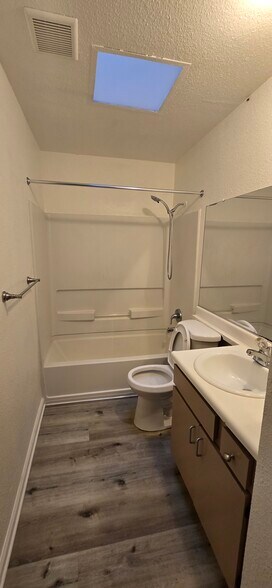 Full Bath - 3314 Blue Ridge Cir