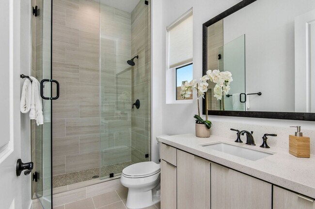 Building Photo - Fantastic 5 bed 4.5 bath with Pool in Porter Ranch !