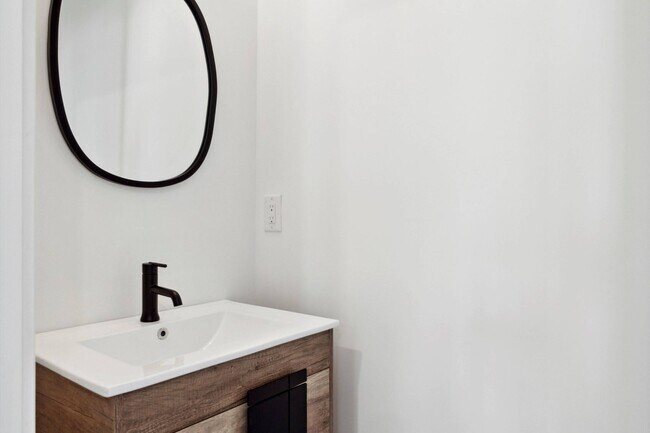 Building Photo - 1338 N 15th St