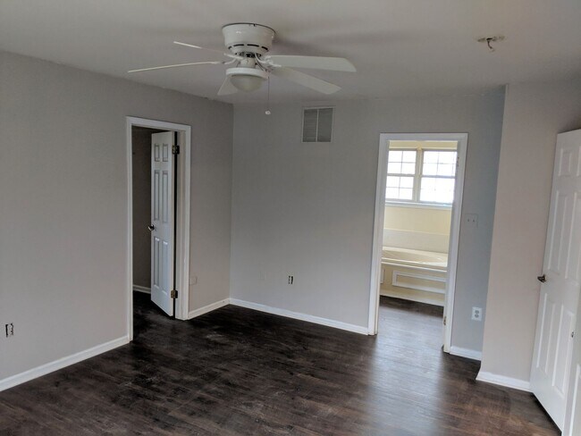 Building Photo - Spacious Single Family for Rent