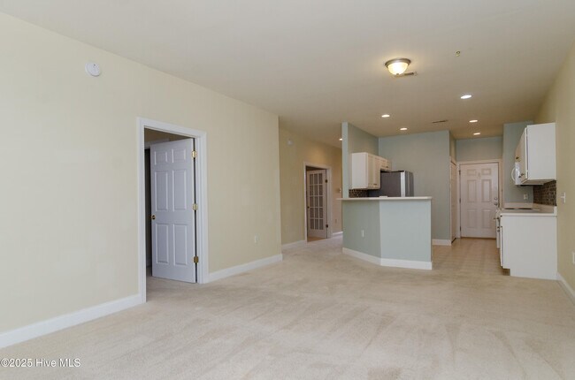 Building Photo - 204 Hilliard Ct